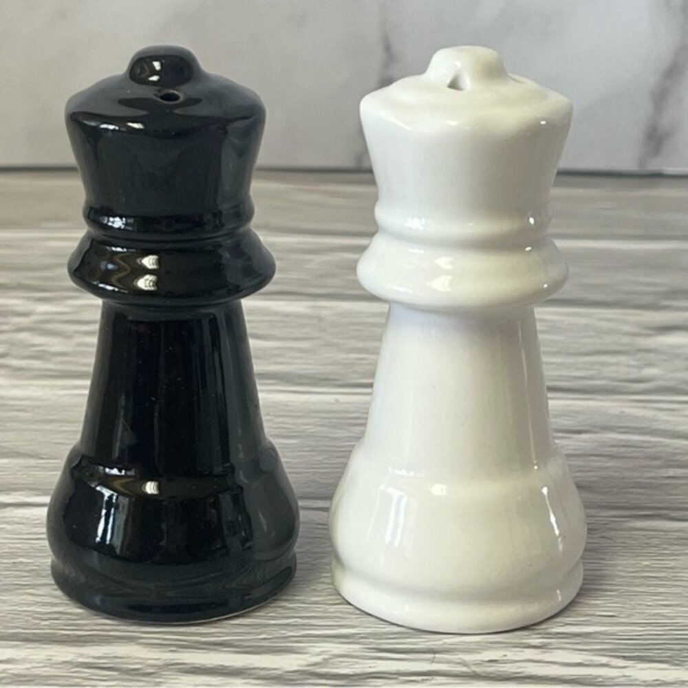 NIB Pier 1 Black And White Porcelain Chess Pieces Salt And Pepper Shakers